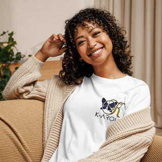 Smiling woman wearing a relaxed t-shirt with K-AROLE logo, showcasing comfortable and stylish women's casual fashion from the K-AROLE brand.